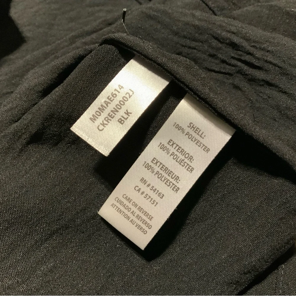 (Bin 14) Calvin Klein, Black Button-Up Blouse w/ Pockets, Size M - Picture 4 of 4